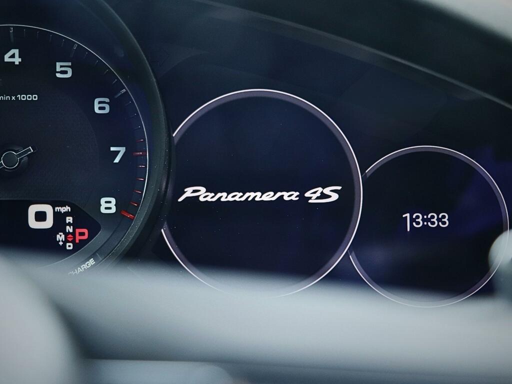 Porsche Panamera Panamera 4 E-hybrid Sport Turismo Platinum Edition Red #32