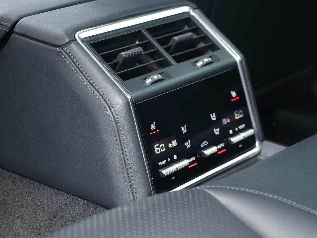 Porsche Panamera Panamera 4 E-hybrid Sport Turismo Platinum Edition Red #38