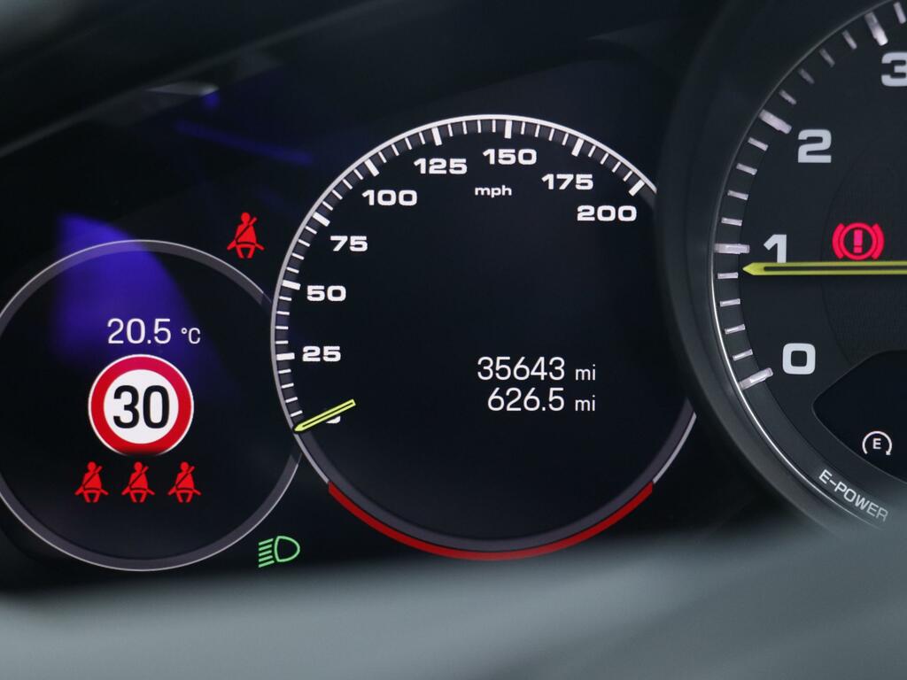 Porsche Panamera Panamera 4 E-hybrid Sport Turismo Platinum Edition Red #37