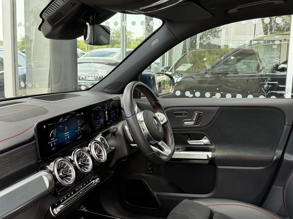Mercedes-Benz EQB Eqb 300 66.5Kwh Amg Line Premium Suv Electri Black #3