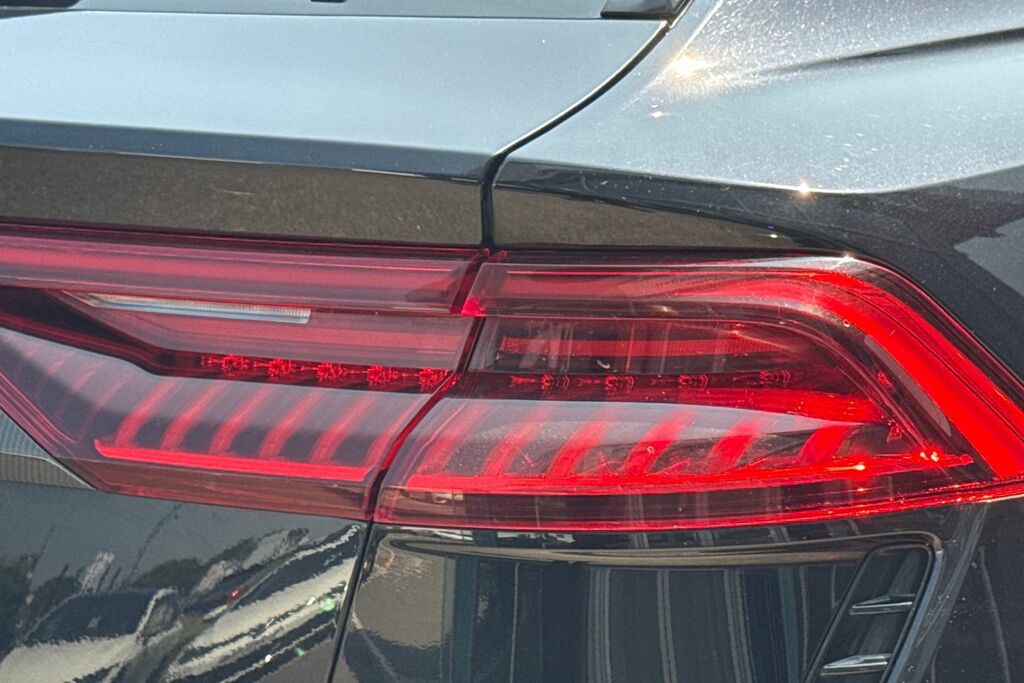 Audi RSQ8 Q8 Black #18