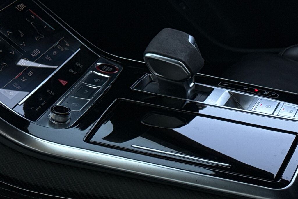 Audi RSQ8 Q8 Black #44