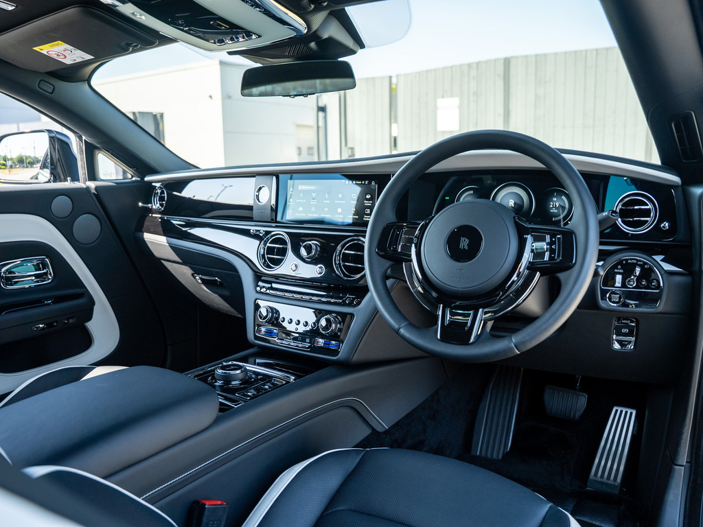 Rolls-Royce Spectre Coupe Black #4