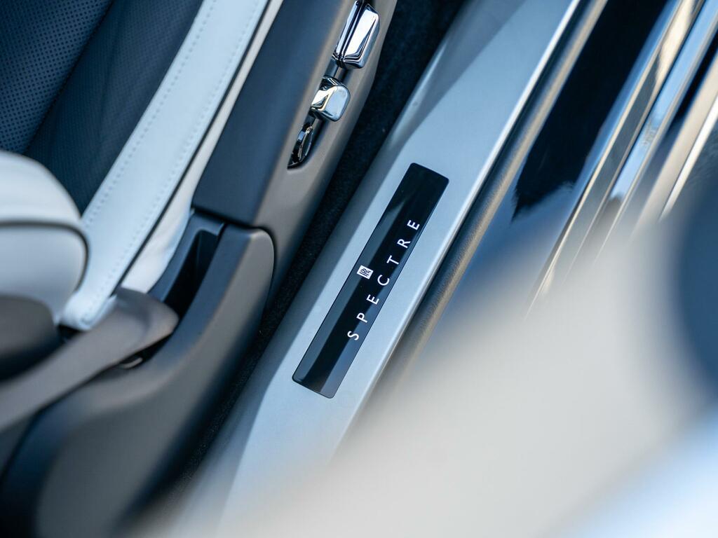Rolls-Royce Spectre Coupe Black #10