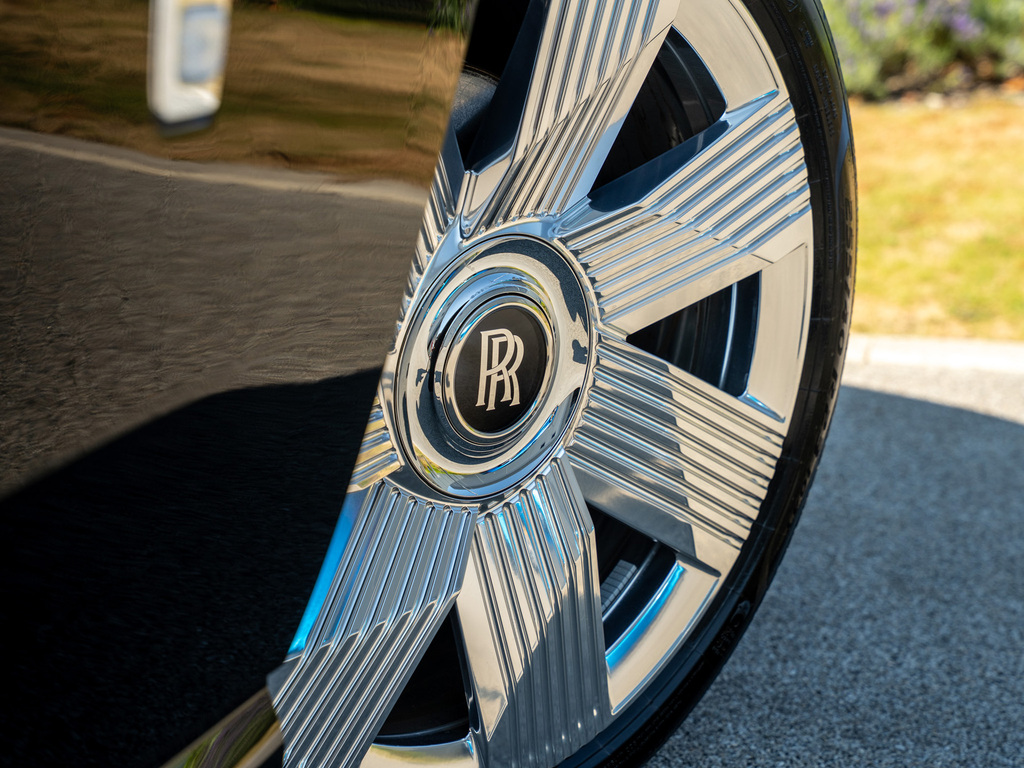 Rolls-Royce Spectre Coupe Black #36