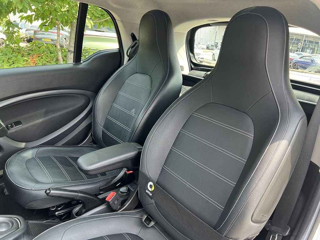 Smart Fortwo Coupe Eq Fortwo Passion Advanced Black #8