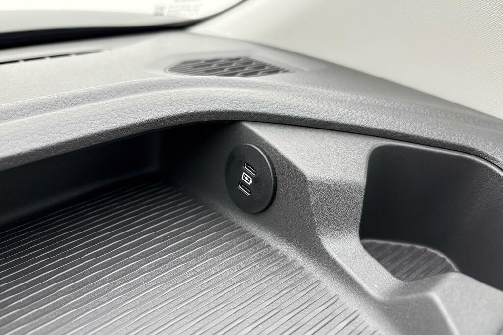 BMW 2.0 Tdi Style Minibus Double Cab L YY75GOA Black #25