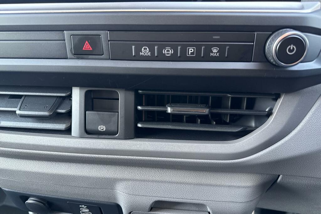 Volkswagen E-Transporter T32 Panel Van Commerce Pro Swb 218 Ps 65 Kwh Elect #44