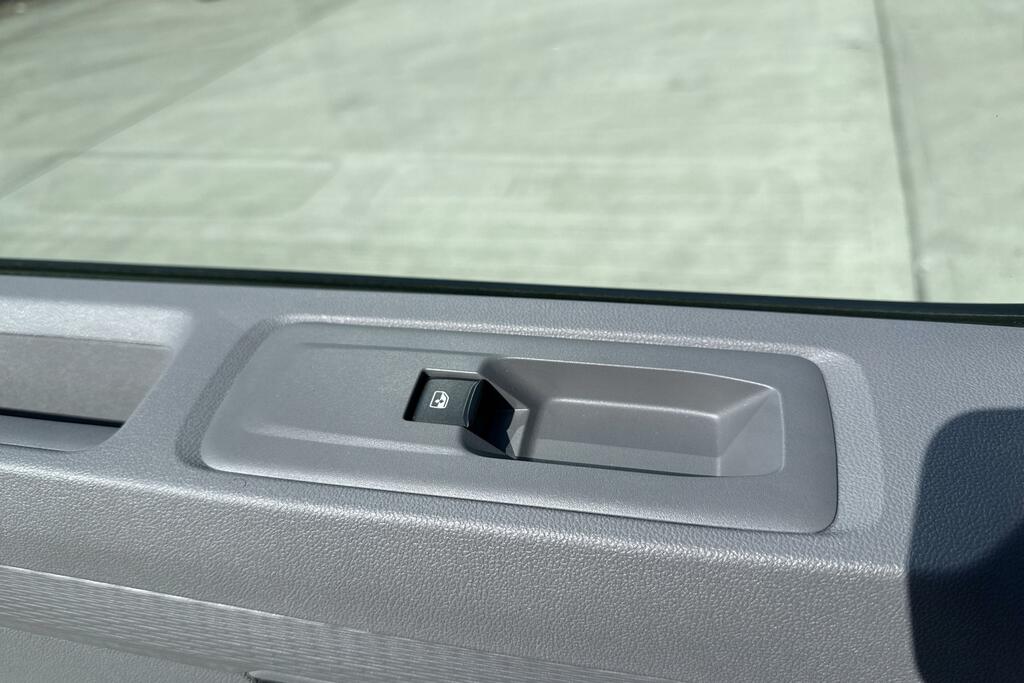 Volkswagen E-Transporter T32 Panel Van Commerce Pro Swb 218 Ps 65 Kwh Elect #48