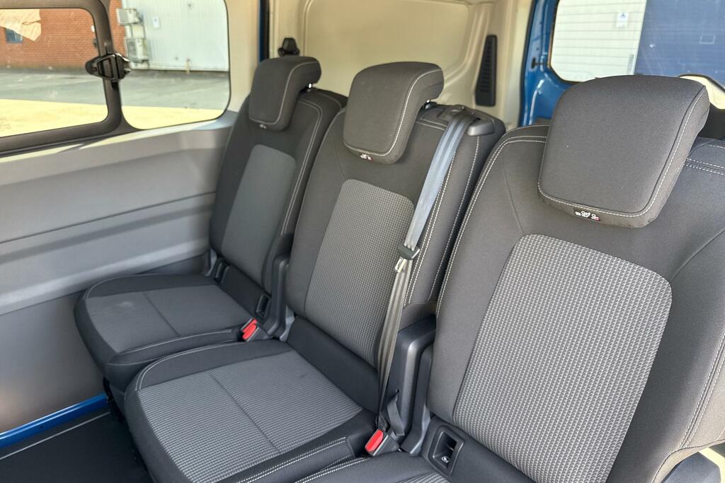Volkswagen E-Transporter T32 Panel Van Commerce Pro Swb 218 Ps 65 Kwh Elect #9