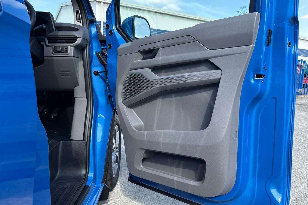 Volkswagen E-Transporter T32 Panel Van Commerce Pro Swb 218 Ps 65 Kwh Elect #35