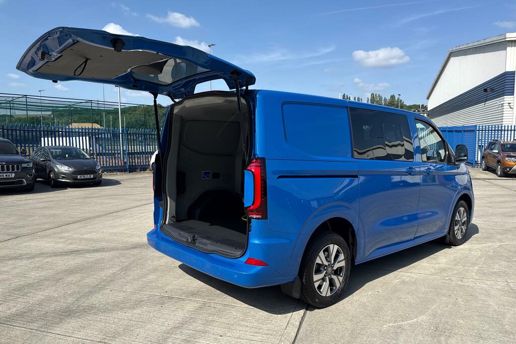 Volkswagen E-Transporter T32 Panel Van Commerce Pro Swb 218 Ps 65 Kwh Elect #31