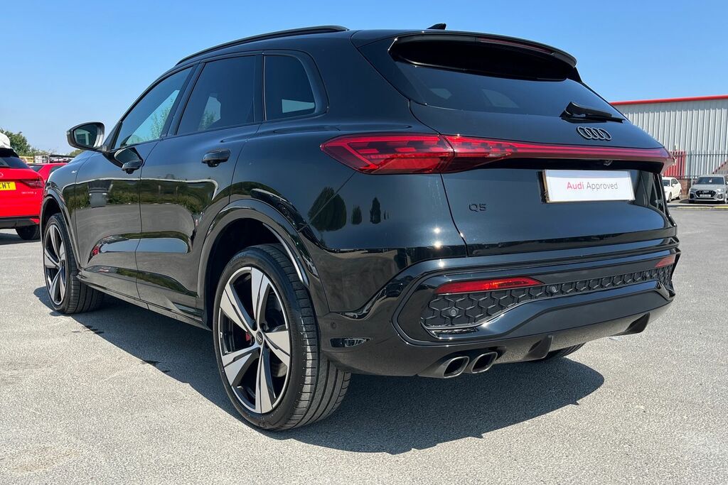 Audi Q5 Sport Black #58