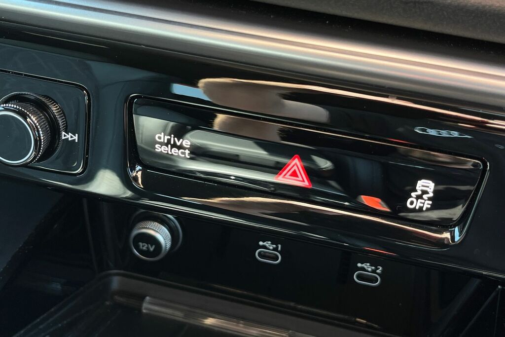 Audi Q5 Sport Black #31