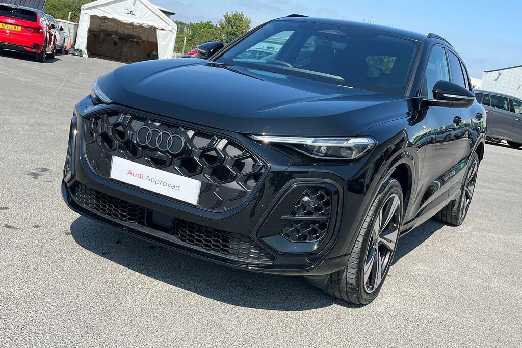 Audi Q5 Sport Black #24