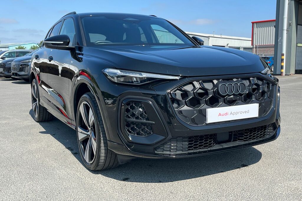 Audi Q5 Sport Black #22