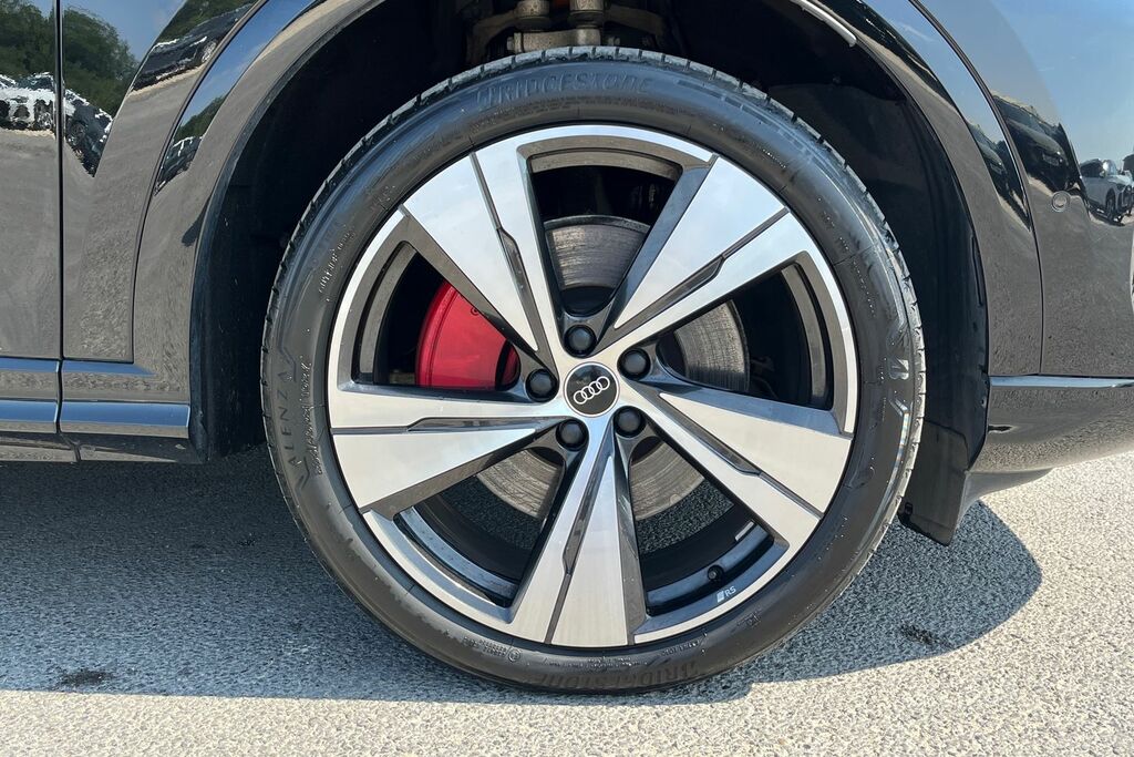 Audi Q5 Sport Black #5