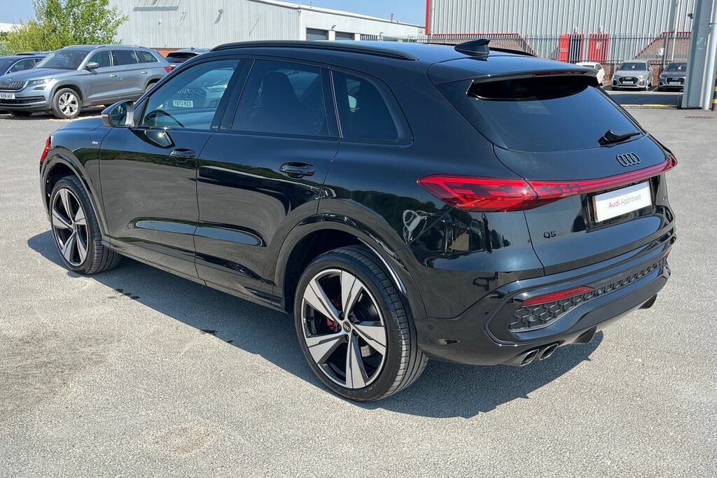 Audi Q5 Sport Black #27
