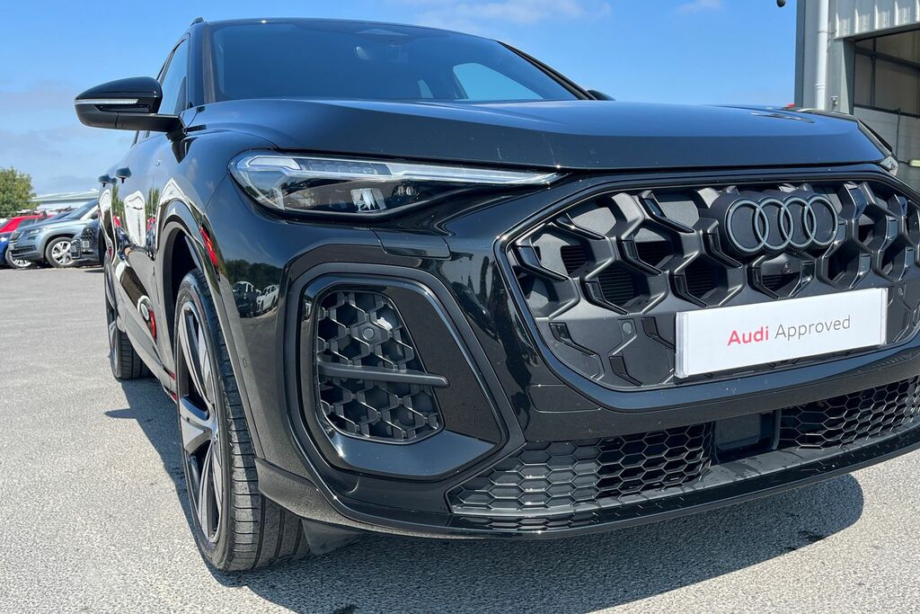 Audi Q5 Sport Black #19