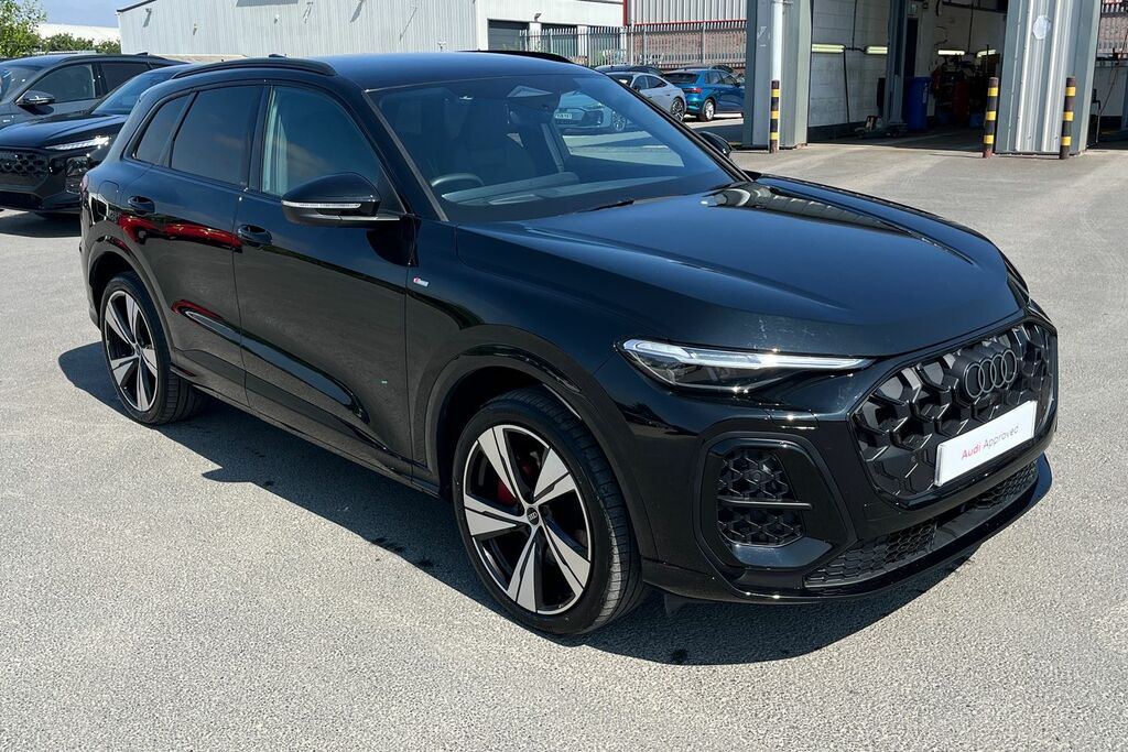 Audi Q5 Sport Black #21