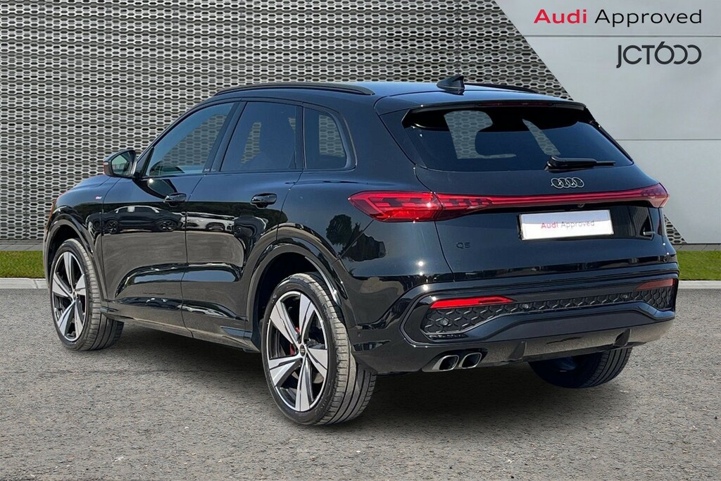 Audi Q5 Sport Black #3