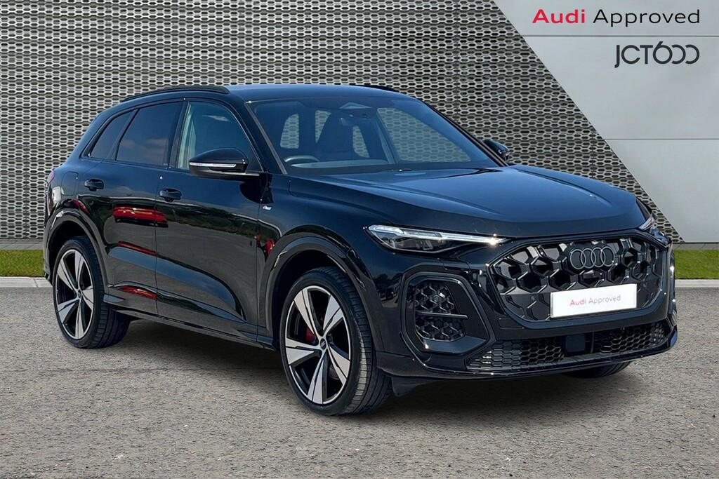 Audi Q5 Sport Black #1
