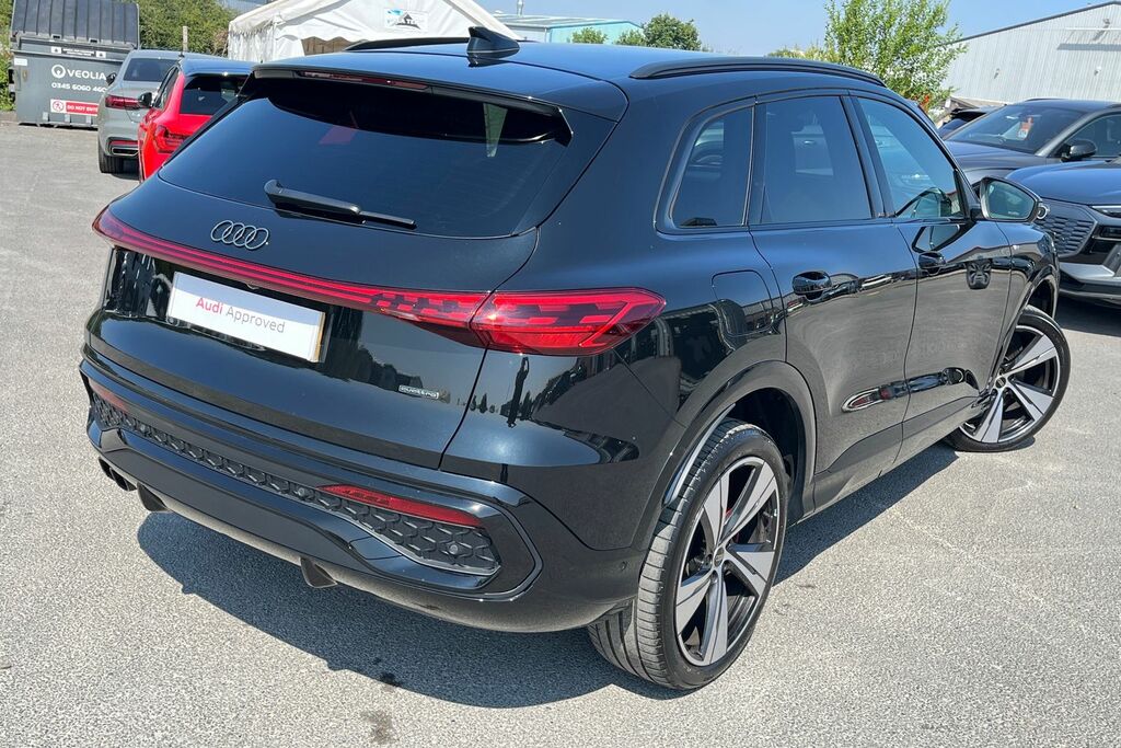 Audi Q5 Sport Black #28