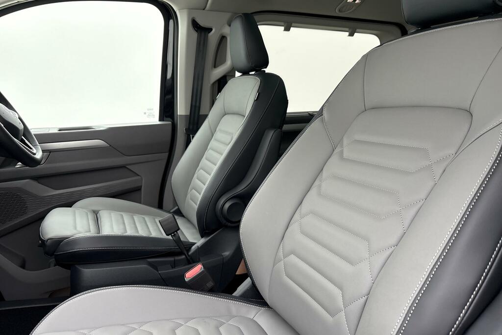 BMW 2.0 Tdi Life Minibus Double Cab Lw YY75ZPN White #31