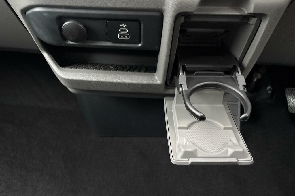 BMW 2.0 Tdi Life Minibus Double Cab Lw YY75ZPN White #24