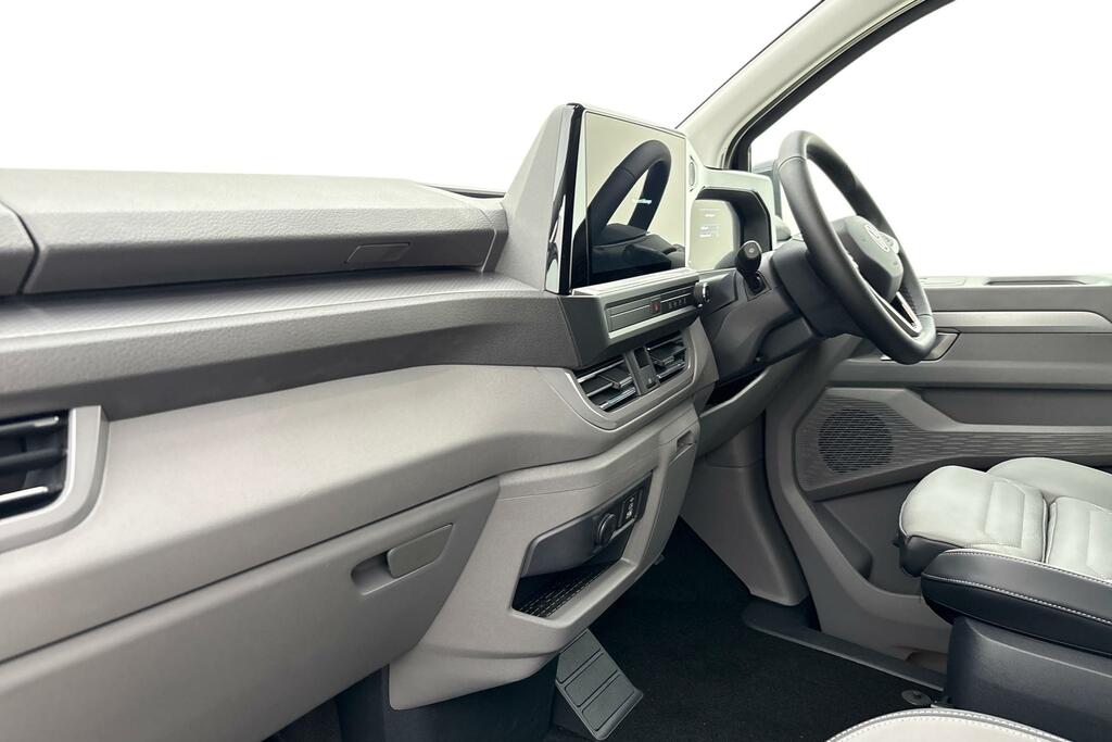 BMW 2.0 Tdi Life Minibus Double Cab Lw YY75ZPN White #2
