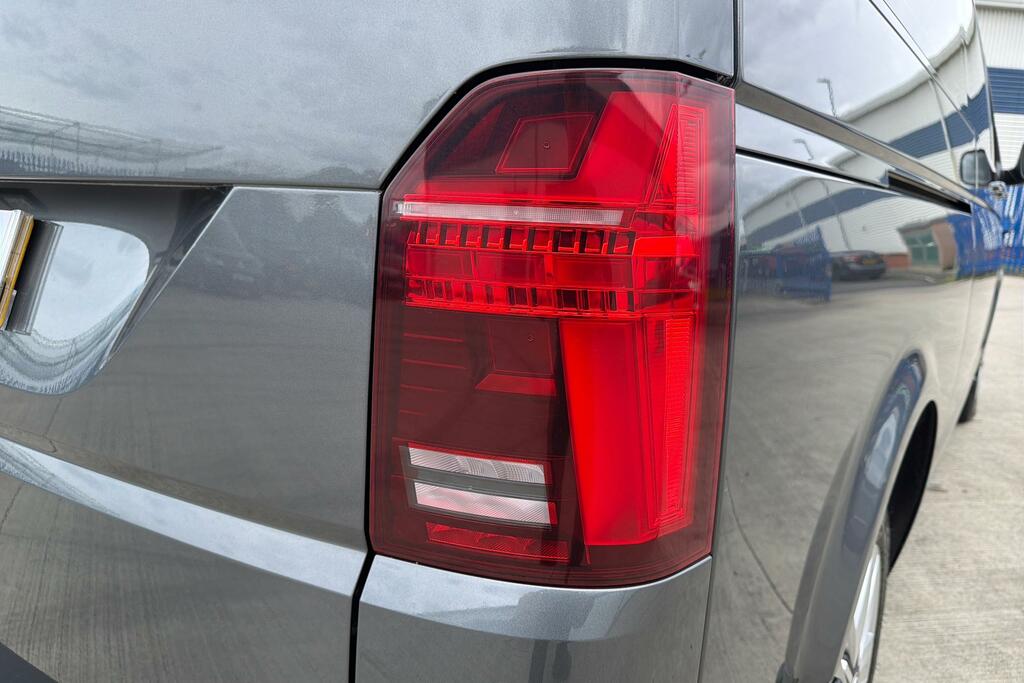 Volkswagen Transporter Shuttle Transporter Se Tdi Black #18