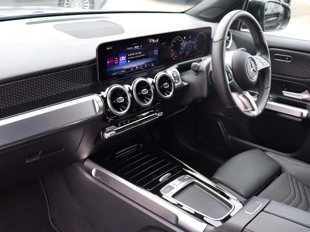 Mercedes-Benz GLB Class Glb 200 D Amg Line Premium 7 Seats Black #2