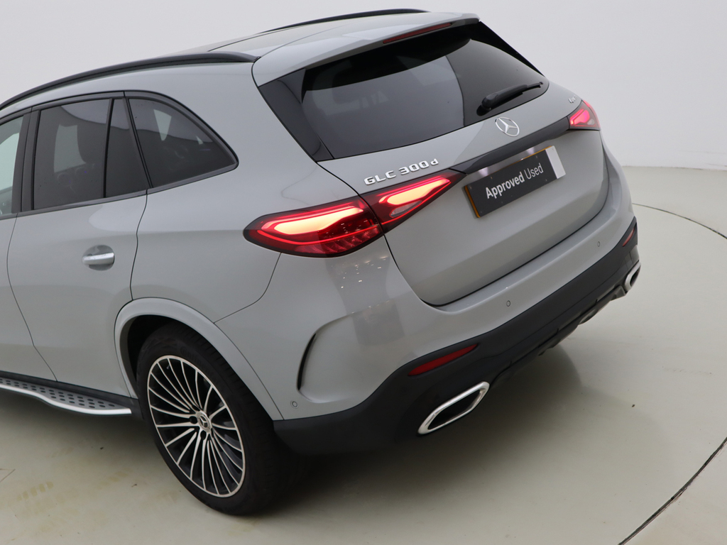 Mercedes-Benz GLC Class 2.0 Glc63 6.1Kwh Amg S E Performance Night Edition White #44