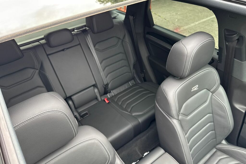 Volkswagen Touareg R-line Tech Plus White #29