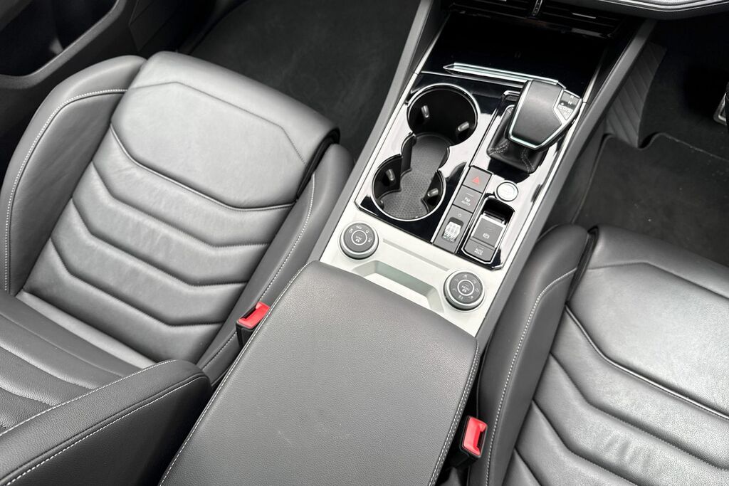 Volkswagen Touareg R-line Tech Plus White #23
