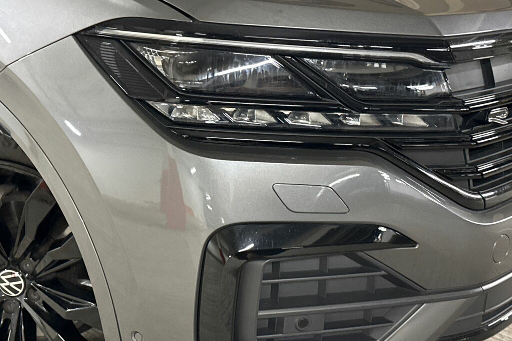 Volkswagen Touareg R-line Tech Plus White #19