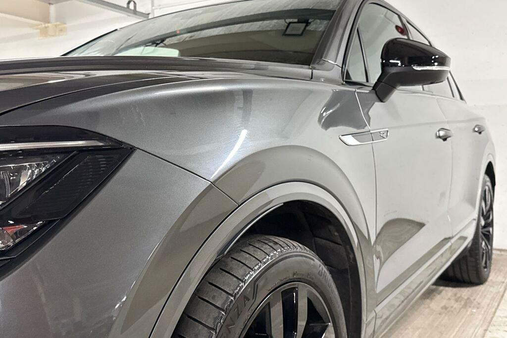 Volkswagen Touareg R-line Tech Plus White #40