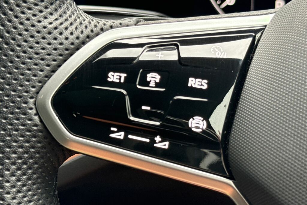 Volkswagen Touareg R-line Tech Plus White #16
