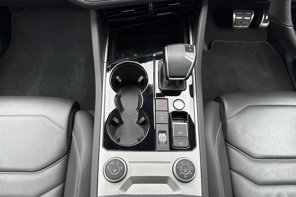 Volkswagen Touareg R-line Tech Plus White #22