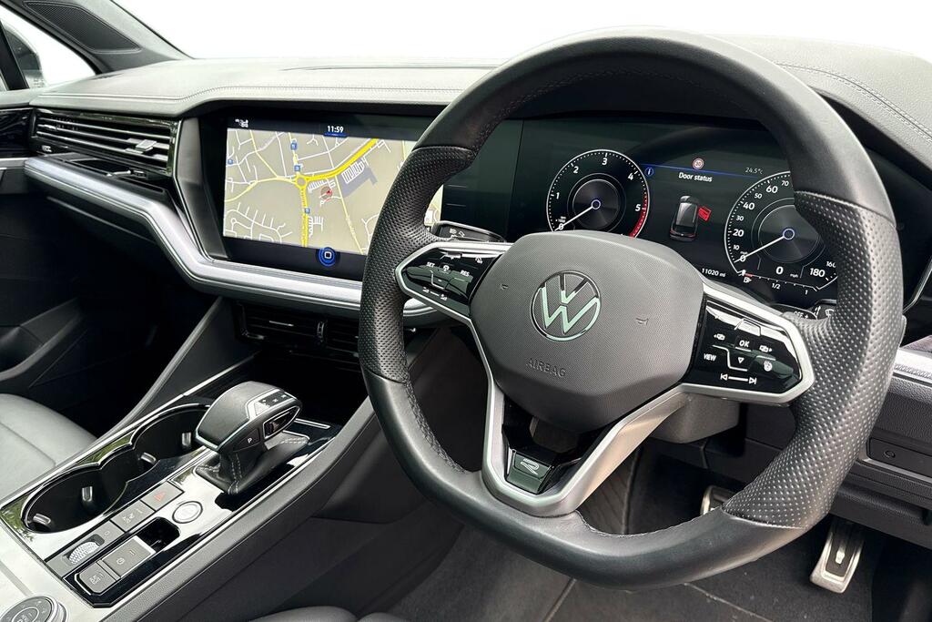 Volkswagen Touareg R-line Tech Plus White #6