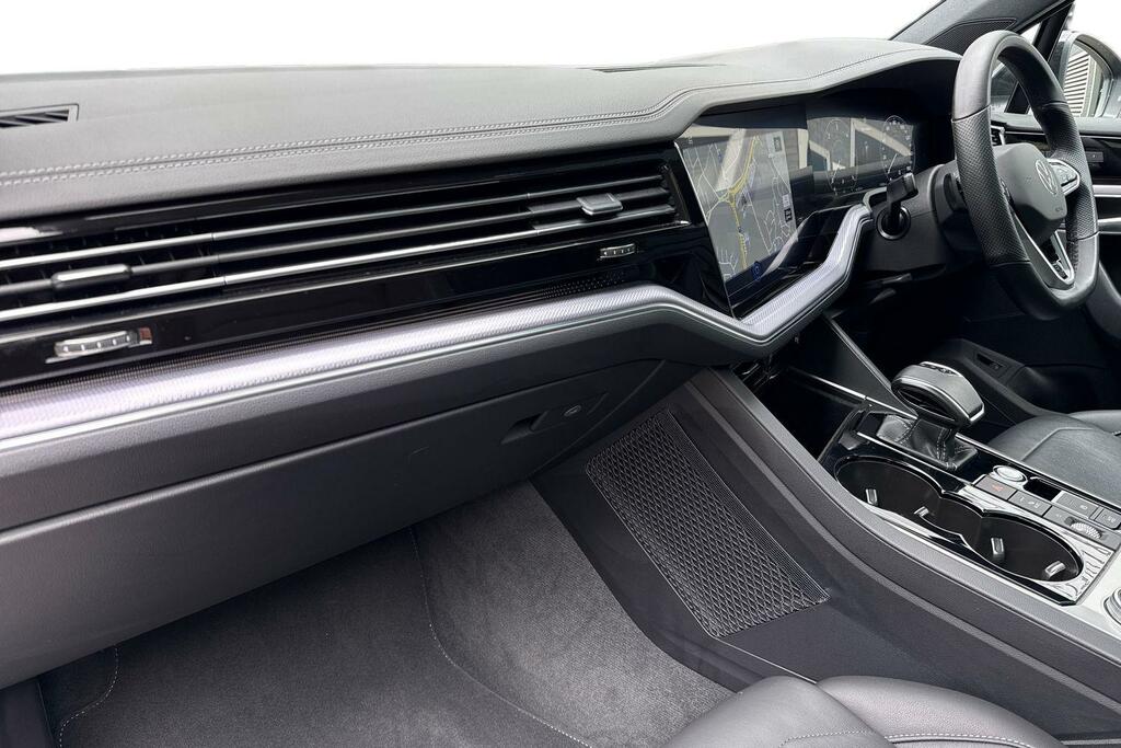 Volkswagen Touareg R-line Tech Plus White #2