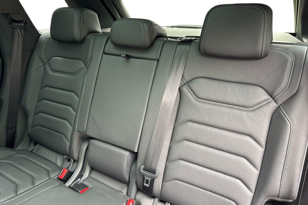 Volkswagen Touareg R-line Tech Plus White #9