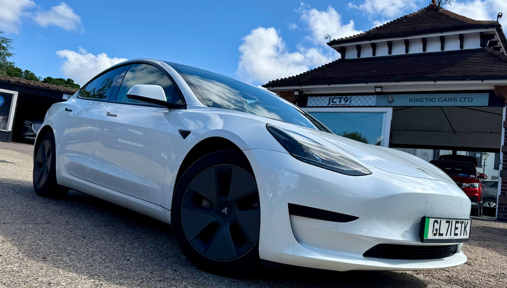 Tesla Model 3 Saloon White