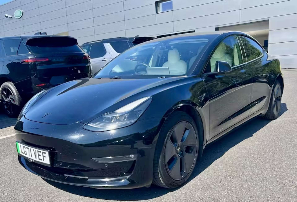 Tesla Model 3 Saloon Black #3
