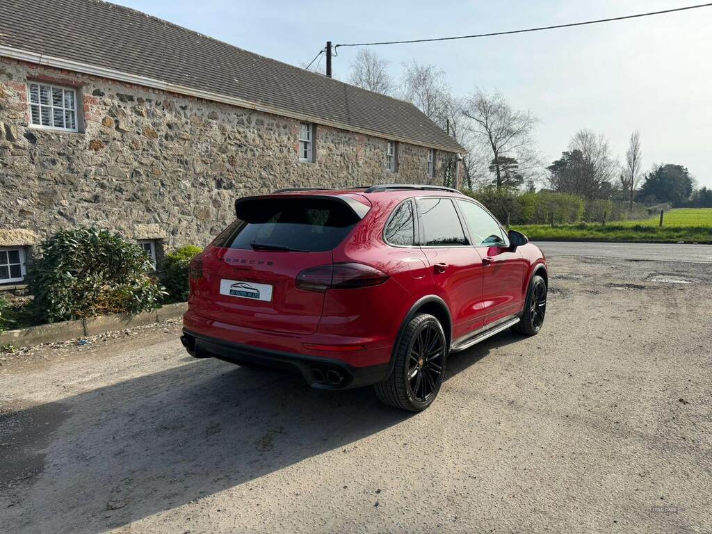 Porsche Cayenne Tiptronic S RF67KMV Red #4
