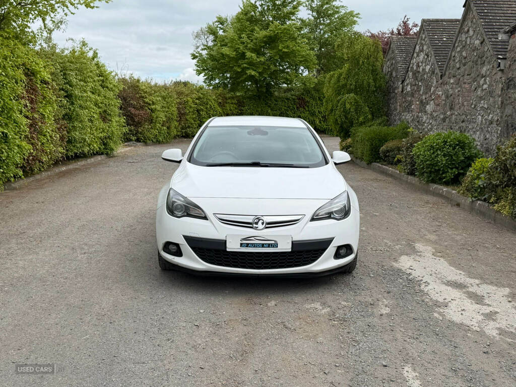 Vauxhall Astra GTC 2.0 Cdti 16V Sri SJZ1221 White