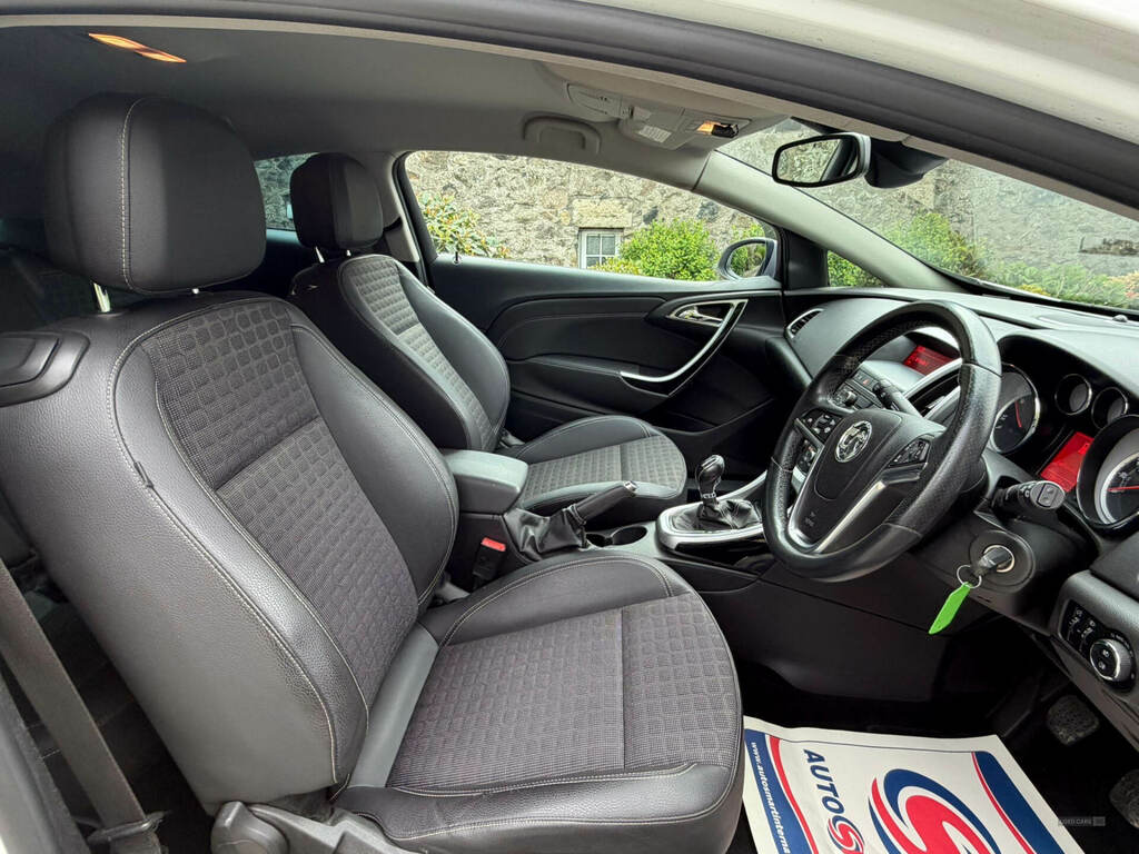 Vauxhall Astra GTC 2.0 Cdti 16V Sri SJZ1221 White #6