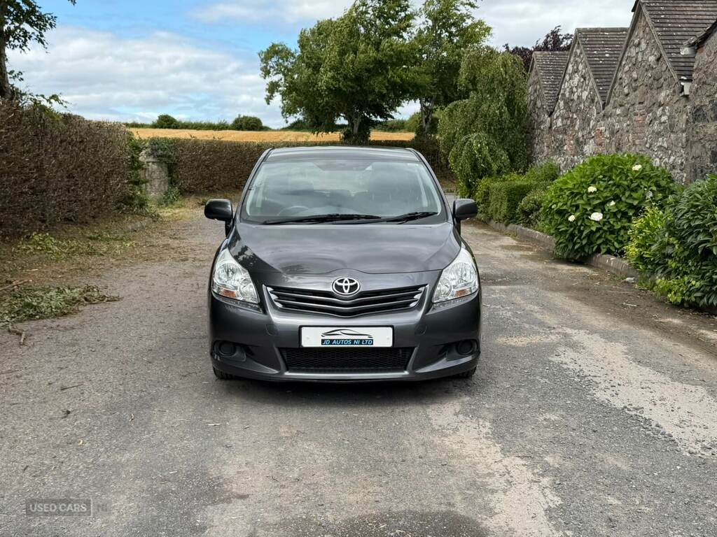 Toyota Verso 1.6 V-matic T2 Grey #2