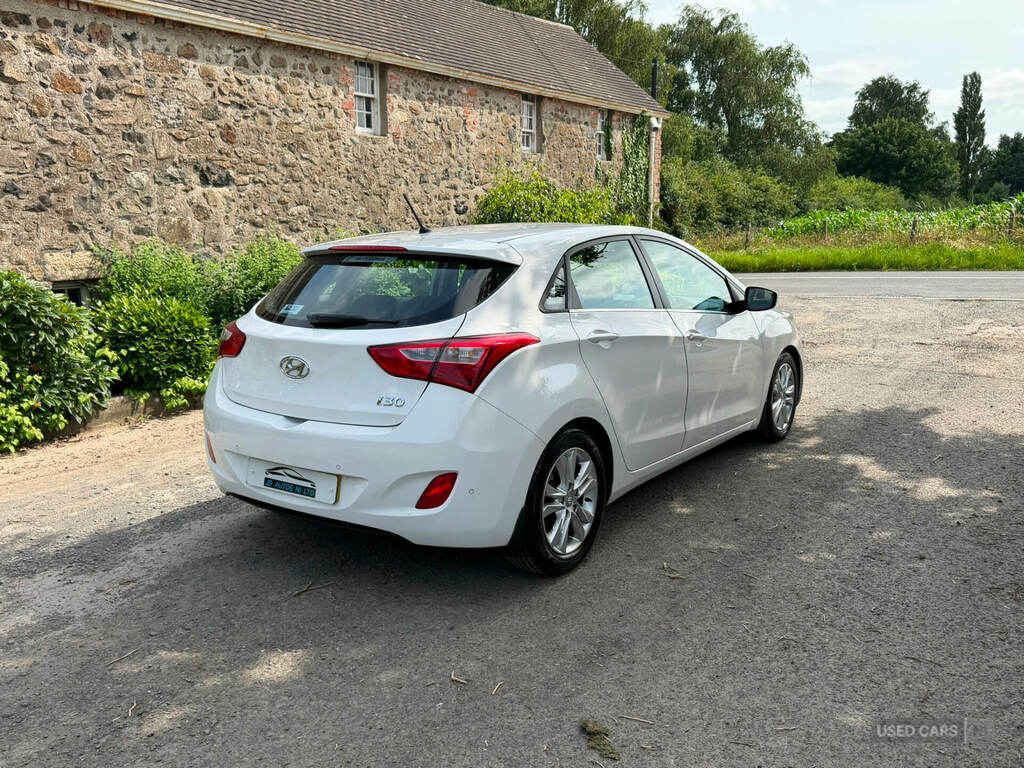 Hyundai I30 1.6 Crdi Blue Drive Style White #3