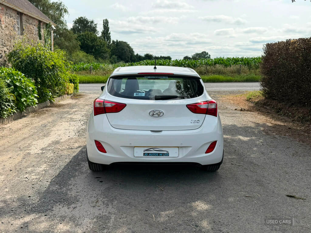 Hyundai I30 1.6 Crdi Blue Drive Style White #4
